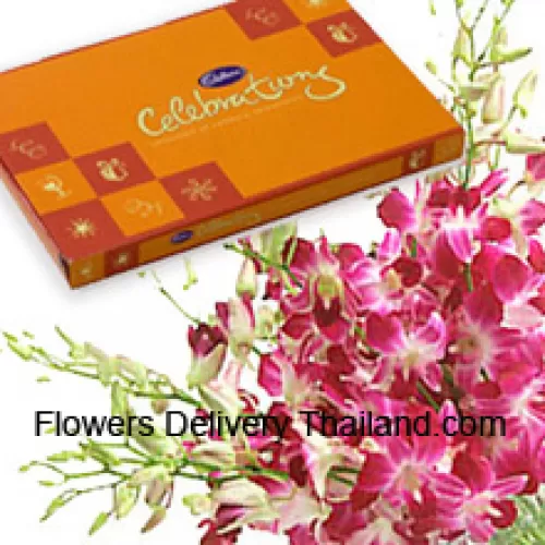 Une belle botte d'orchidées roses accompagnée d'une belle boîte de chocolats Cadbury