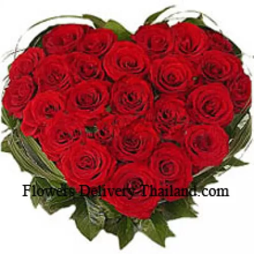 Panier en forme de coeur de 40 roses rouges