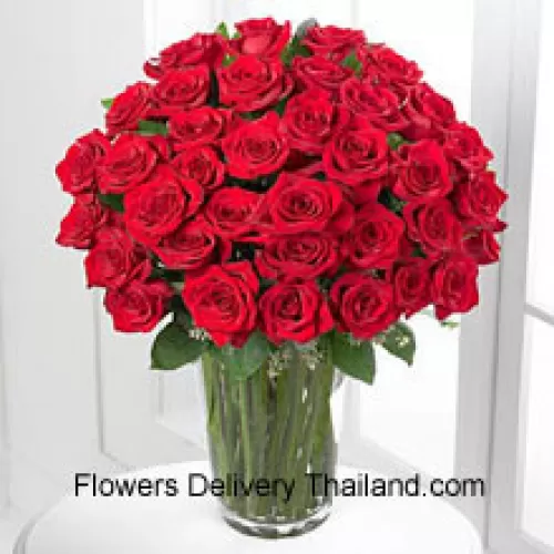50 Roses Rouges dans un Vase